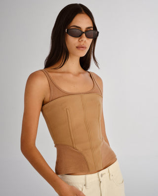 Black sunglasses with a gold hardware, the luv lou lottie in black