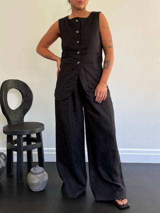 Emma Vest, Black