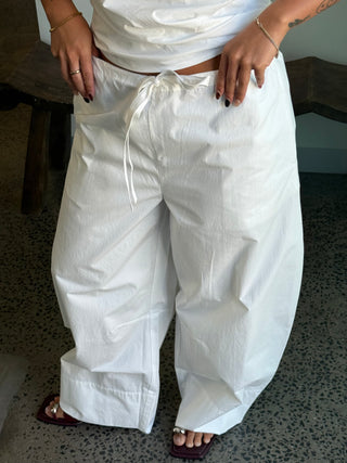 Aden Pant, Blanc